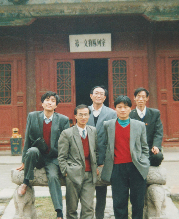 008 前排左一團(tuán)委書(shū)記高丙杰、前排右一組織干事王小龍，后排中黨辦主任馮振宇 右一宣傳部長(zhǎng)王衛(wèi)民 (71).jpg