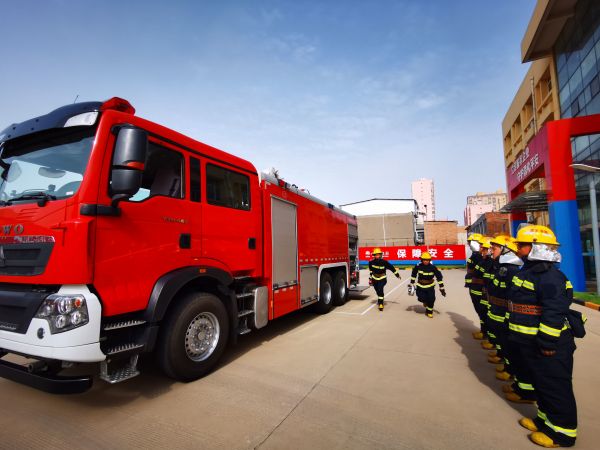 消防隊(duì)員車(chē)操訓(xùn)練2(1).jpg