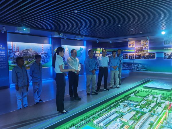 8月24日，國網(wǎng)渭南供電公司一行來公司調(diào)研座談，參觀展覽廳.jpg
