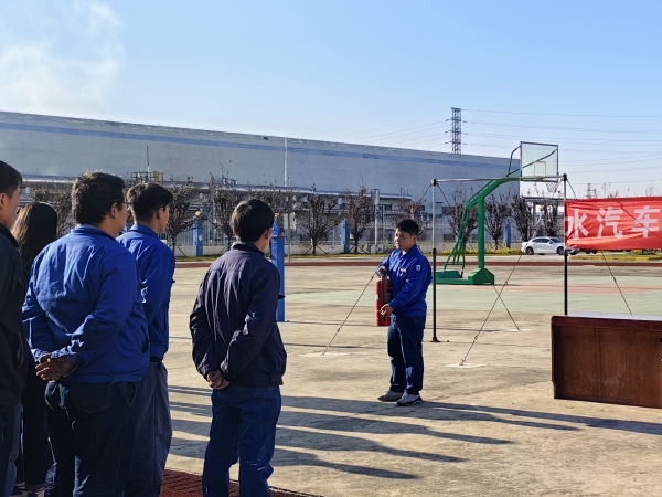 4、開展應(yīng)急消防應(yīng)急演練01.jpg