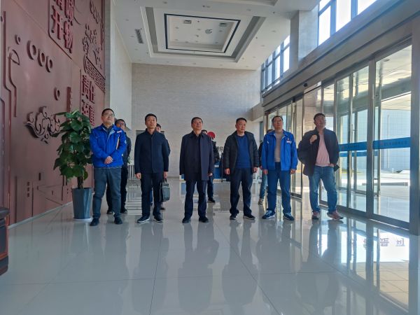 2023年11月22日，陜西省應(yīng)急管理廳來(lái)彬州公司檢查觀看入廠安全教育視頻.jpg