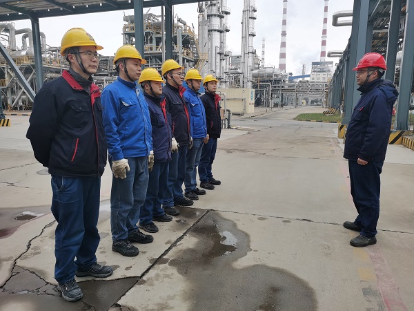 2月2日，尿素車(chē)間化工一班開(kāi)展液氨應(yīng)急演練.jpg