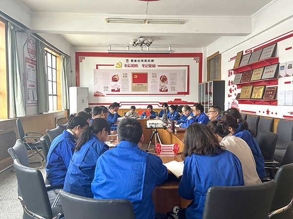 3月5日，渭河塑業(yè)公司以融入生產(chǎn)經(jīng)營抓黨建為引領(lǐng)，組織召開積極創(chuàng)新，實現(xiàn)生產(chǎn)經(jīng)營管理提升研討會。.jpg