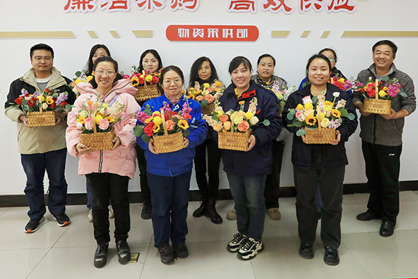 三八節(jié)前夕，采供部開展慶三八節(jié)花藝活動 (2).jpg