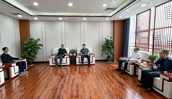 4月17日，彬州公司副總經(jīng)理張安平帶隊前往運銷彬長分公司座談.jpg