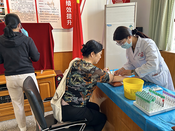 4月24日，公司聘請紅化醫(yī)院為車間勞務(wù)用工進行職業(yè)健康體檢。.jpg