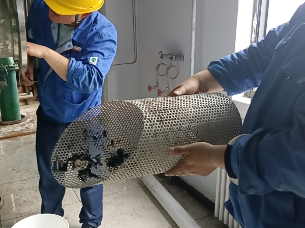 2024年5月2日，崗位人員自行拆除過濾器清理濾網(wǎng)，除污去垢凈裝置。.jpg
