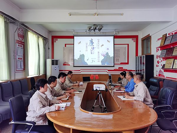 5月10日思廉日，渭河塑業(yè)公司開展“清風(fēng)伴行，廉潔潤心”主題黨日活動(dòng)。.jpg