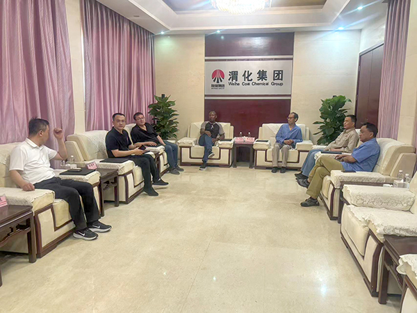 5月22日上午，陜西榆神外貿發(fā)展有限公司總經理王仲及JA-代理咨詢德國有限公司首席執(zhí)行官約瑟夫·阿波雷加一行5人到公司座談交流，公司副總師張生財、渭河實業(yè)公司黨支部書記王勇及業(yè)務部主管張廣武參與座談.jpg