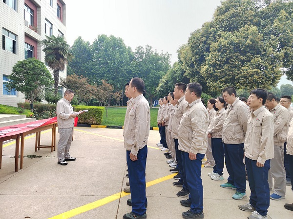 6月3日，計控電儀部部長王文波組織部門員工進(jìn)行安全生產(chǎn)月宣貫活動.jpg