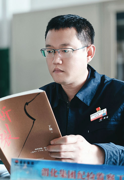 3三等獎(jiǎng)：合成車間王亞輝《學(xué)“廉”潤(rùn)心》（說(shuō)明：學(xué)廉潔書(shū)籍，筑信念之基。）.jpg