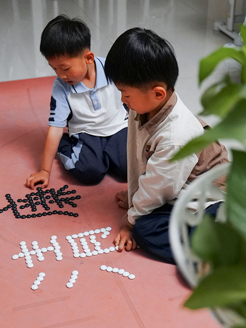 三等獎(jiǎng)：乙二醇車間楊沛-棋子傳情，清廉為教.jpg