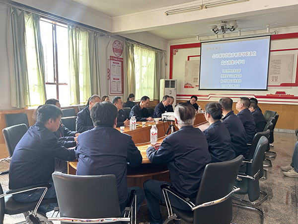 10月24日下午，計劃財務部黨支部、渭河塑業(yè)公司黨支部和華工科技黨支部聯(lián)合開展集中學習暨黨風廉政建設工作指導研討會。.jpg