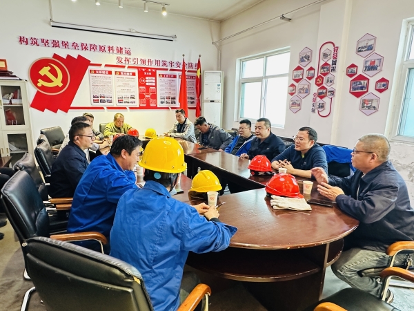 11月5日上午，驗(yàn)收隊(duì)伍召開專題會議，匯總施工問題并討論竣工驗(yàn)收準(zhǔn)備工作.jpg